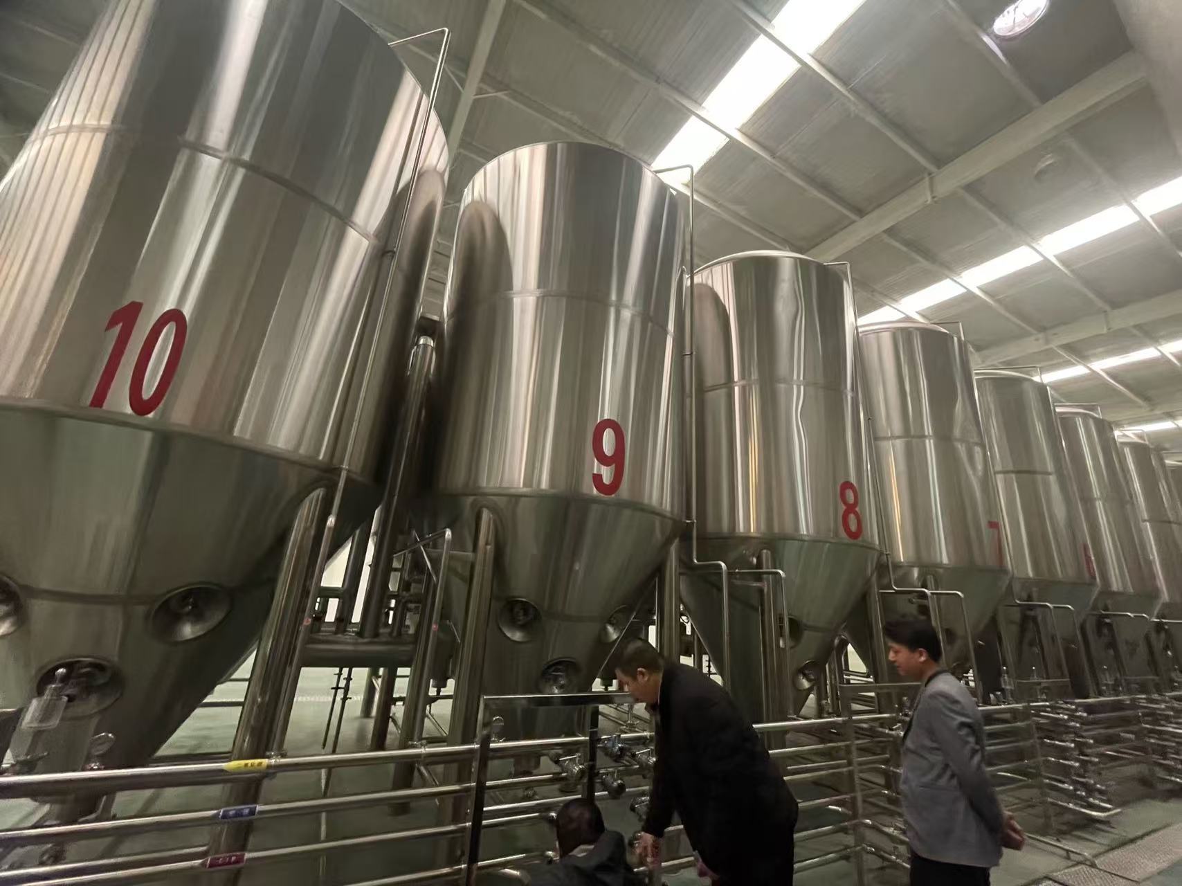 赤峰精酿啤酒设备厂—平面布置、设备设计、制造、调试、培训等一条龙服务